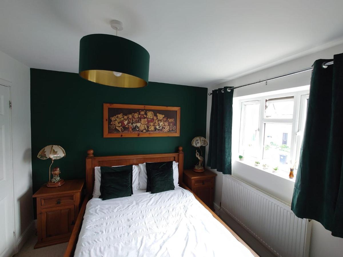 Lovely Rooms In A Quiet Place Of ווקינג מראה חיצוני תמונה