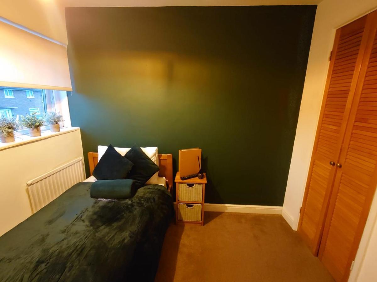 Lovely Rooms In A Quiet Place Of ווקינג מראה חיצוני תמונה