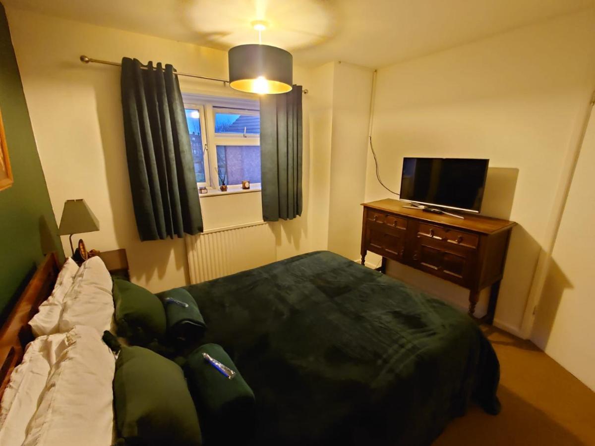 Lovely Rooms In A Quiet Place Of ווקינג מראה חיצוני תמונה