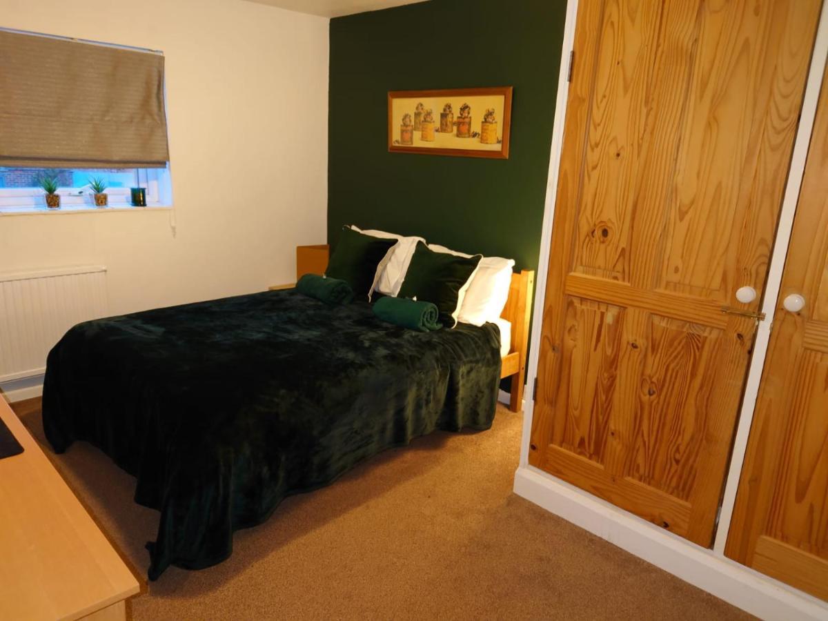 Lovely Rooms In A Quiet Place Of ווקינג מראה חיצוני תמונה