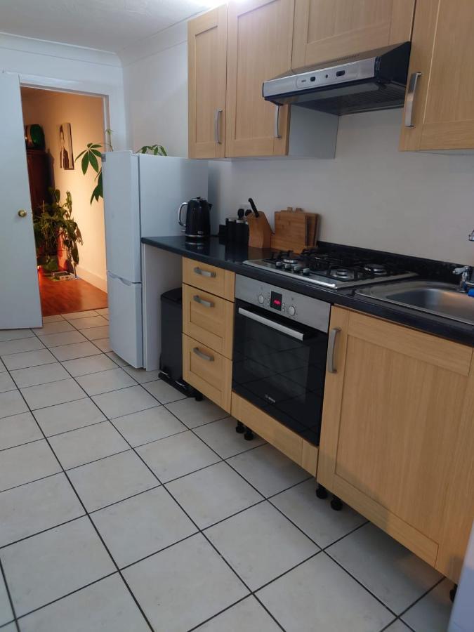 Lovely Rooms In A Quiet Place Of ווקינג מראה חיצוני תמונה